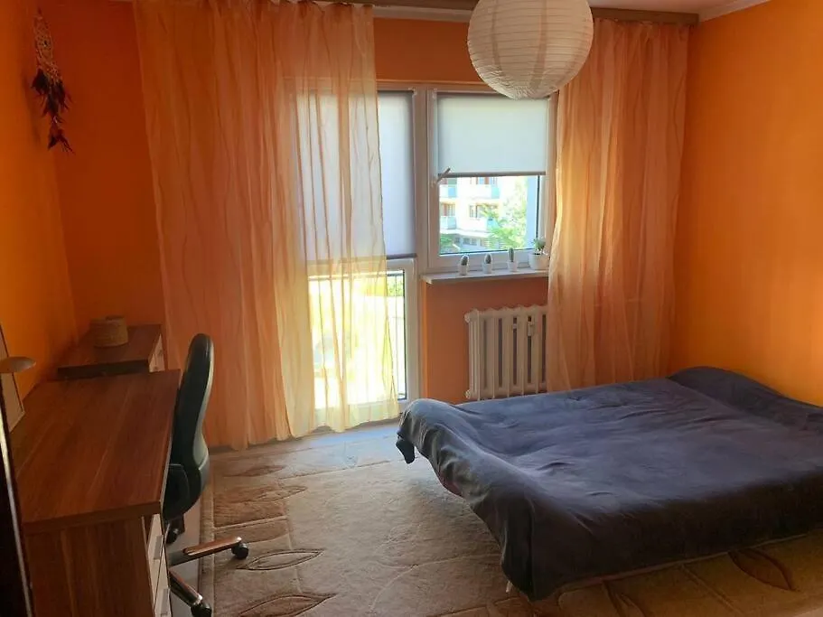 Mieszkanie 3 pokoje z balkonem i parkingiem-1
